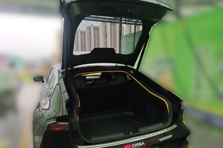 Used CHANGAN UNI-V 2025 Model Third-Generation 1.5T 500Bar Prestige Sports Edition Trunk