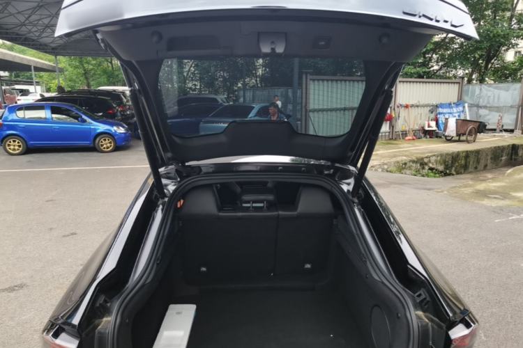 Used CHANGAN UNI-V 2025 Model Third-Generation 2.0T Dynamic Edition Trunk