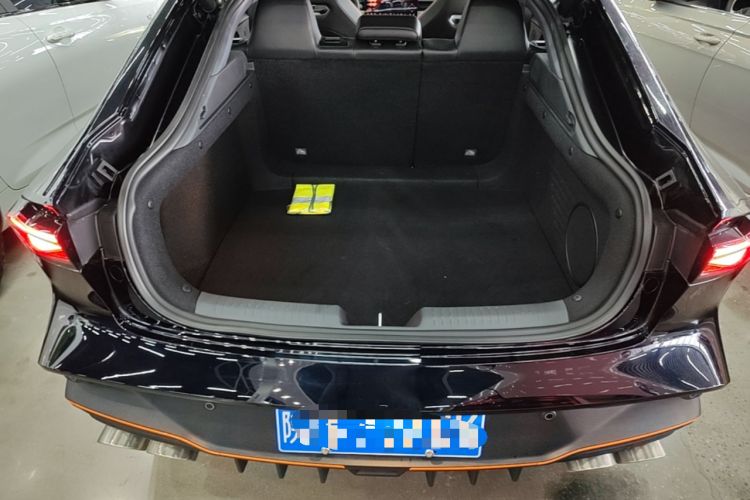 Used CHANGAN UNI-V 2025 Model Third-Generation 2.0T Dynamic Edition Trunk