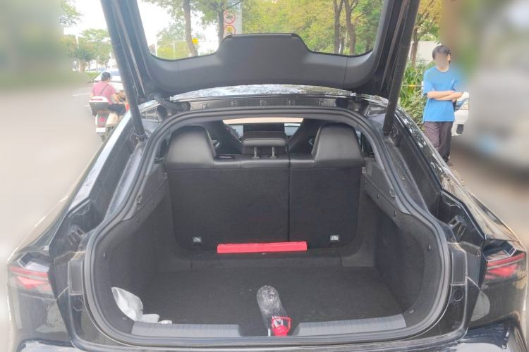 Used CHANGAN UNI-V 2025 Model Third-Generation 1.5T 500Bar Prestige Sports Edition Trunk