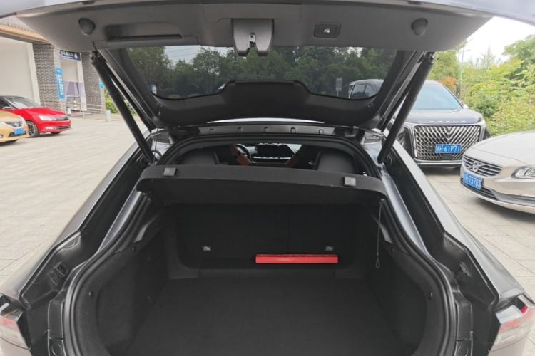 Used CHANGAN UNI-V 2025 1.5T 500Bar Prestige Sporty Version Trunk