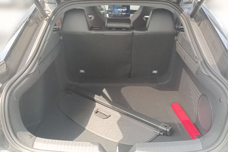 Used CHANGAN UNI-V 2025 Model Third-Generation 2.0T Dynamic Edition Trunk