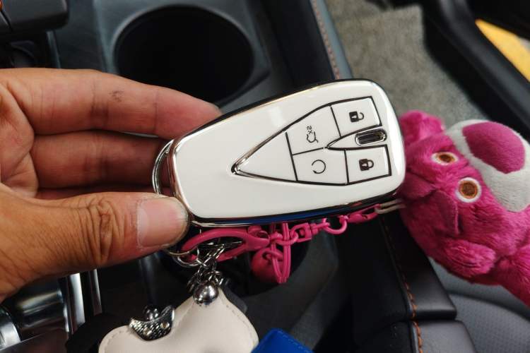 Used CHANGAN UNI-V 2025 1.5T 500Bar Prestige Sporty Version Vehicle Key