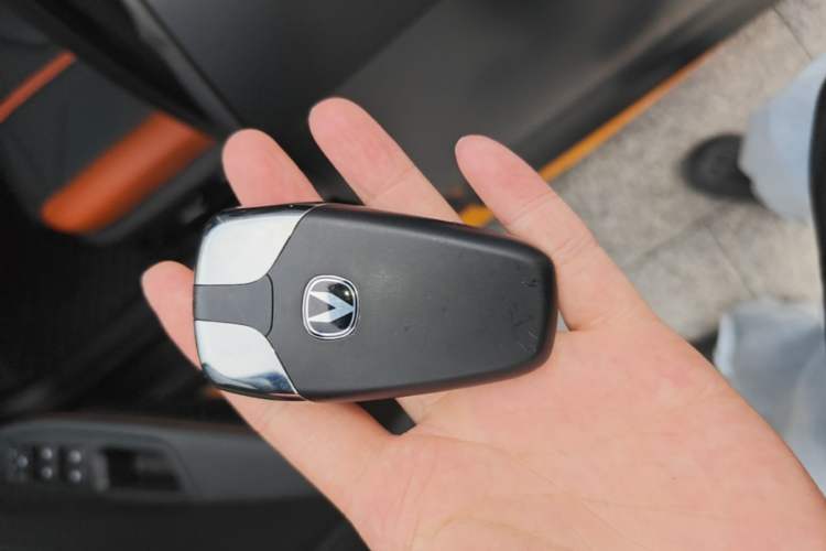 Used CHANGAN UNI-V 2025 1.5T 500Bar Prestige Sporty Version Vehicle Key