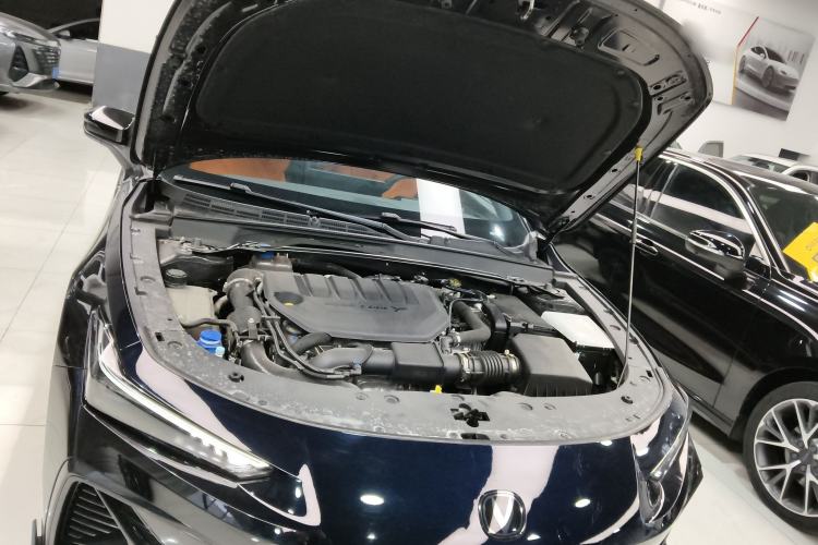 Used CHANGAN UNI-V 2025 Model Third-Generation 2.0T Dynamic Edition Engine Bay
