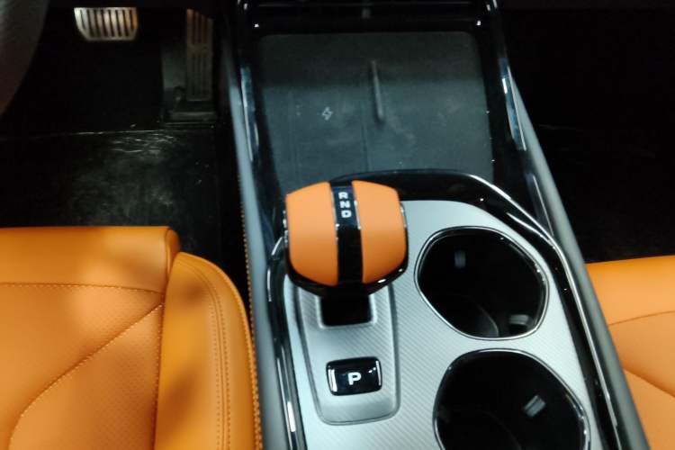 Used CHANGAN UNI-V 2025 Model Third-Generation 2.0T Dynamic Edition Gear Lever