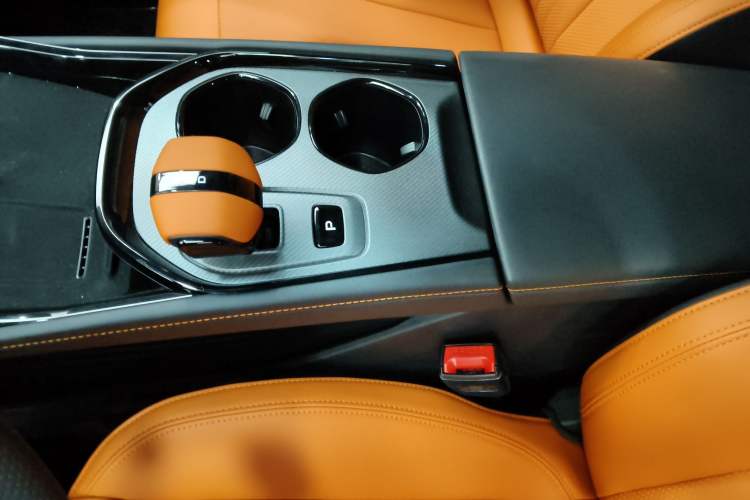 Used CHANGAN UNI-V 2025 Model Third-Generation 2.0T Dynamic Edition Interior 1
