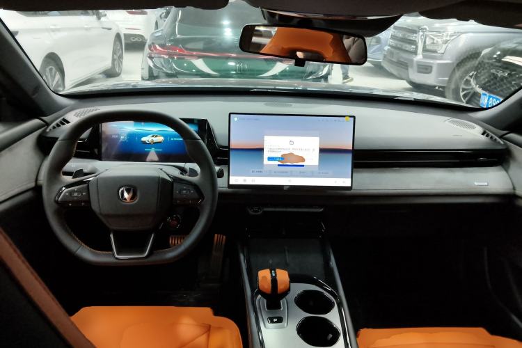 Used CHANGAN UNI-V 2025 Model Third-Generation 2.0T Dynamic Edition Interior 2