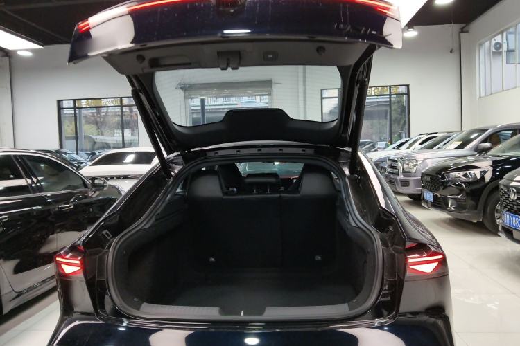 Used CHANGAN UNI-V 2025 Model Third-Generation 2.0T Dynamic Edition Trunk