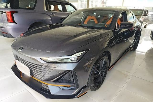 Used CHANGAN UNI-V 2025 1.5T 500Bar High-Energy Sport Edition