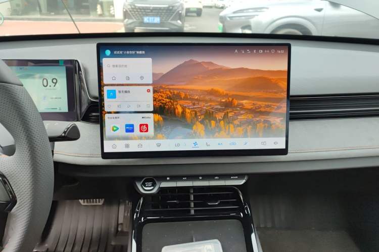 Used CHANGAN UNI-V 2025 Model Third-Generation 2.0T Dynamic Edition Audio And AC Panel