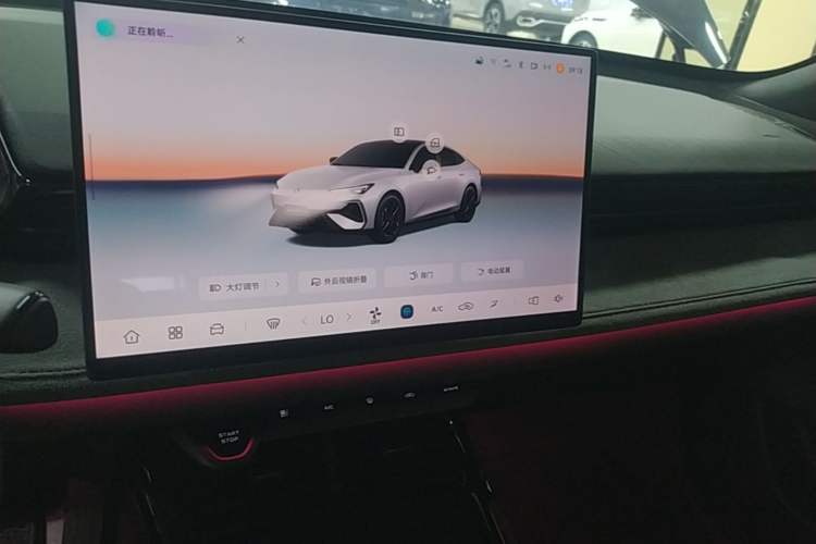 Used CHANGAN UNI-V 2025 Model Third-Generation 2.0T Dynamic Edition Audio And AC Panel