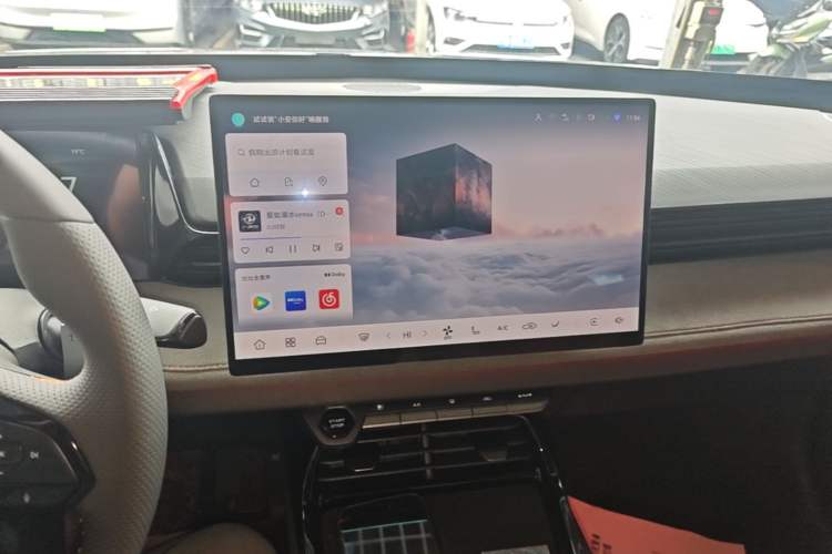 Used CHANGAN UNI-V 2025 Model Third-Generation 2.0T Dynamic Edition Audio And AC Panel