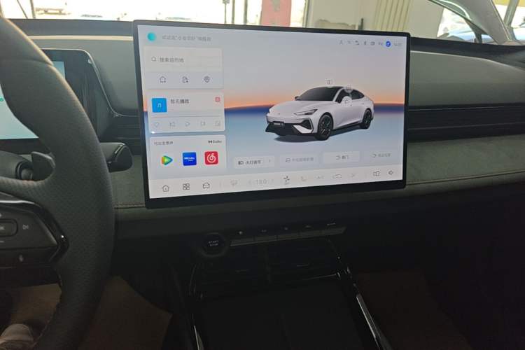 Used CHANGAN UNI-V 2025 Model Third-Generation 2.0T Dynamic Edition Audio And AC Panel