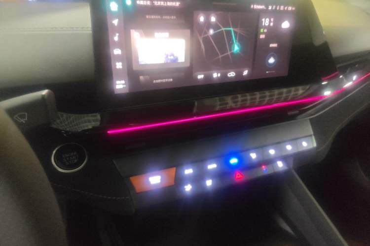 Used CHANGAN UNI-V 2025 1.5T 500Bar Prestige Sporty Version Audio And AC Panel
