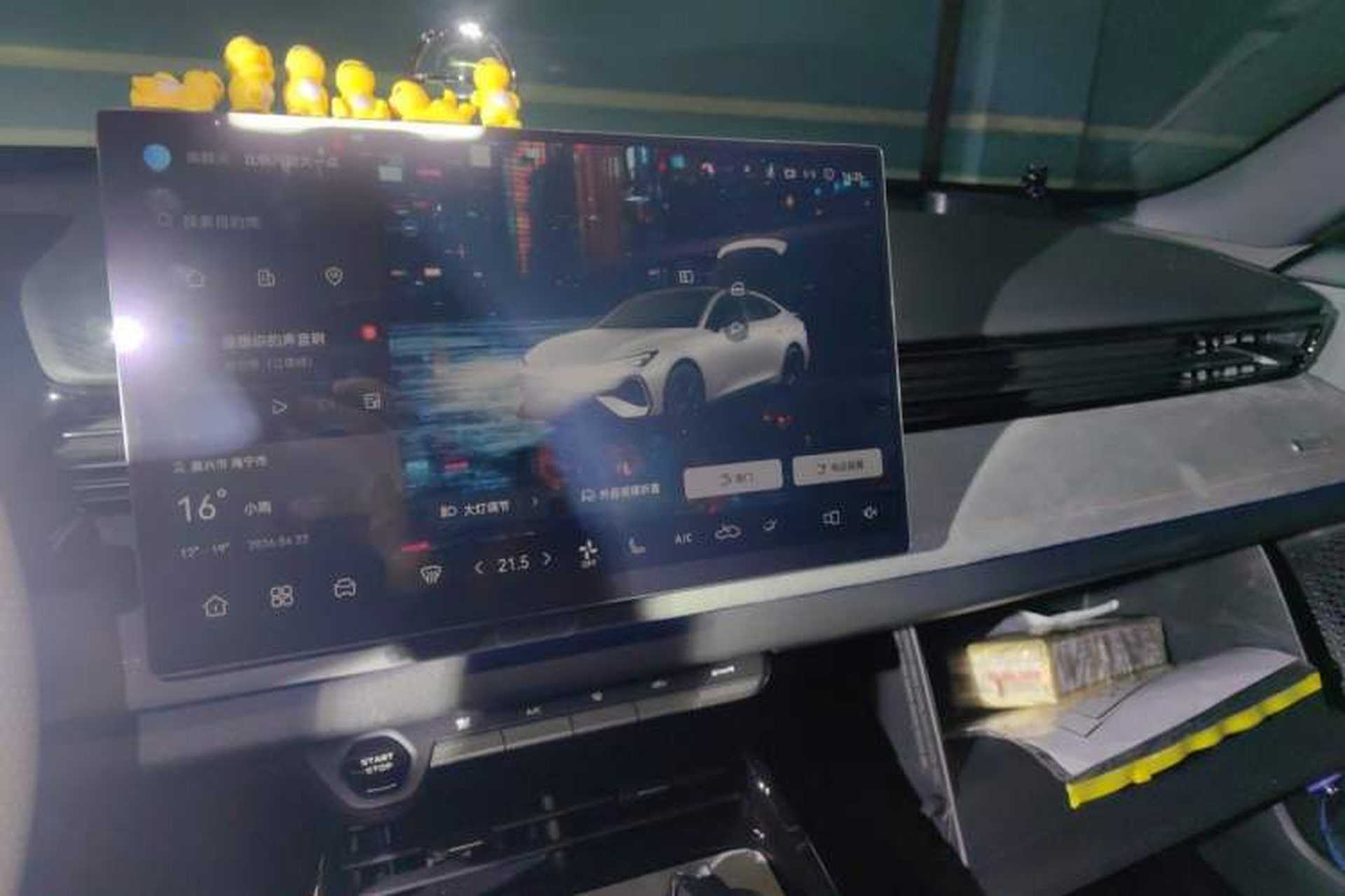 Used CHANGAN UNI-V 2025 Model Third-Generation 1.5T 500Bar Prestige Sports Edition Audio And AC Panel