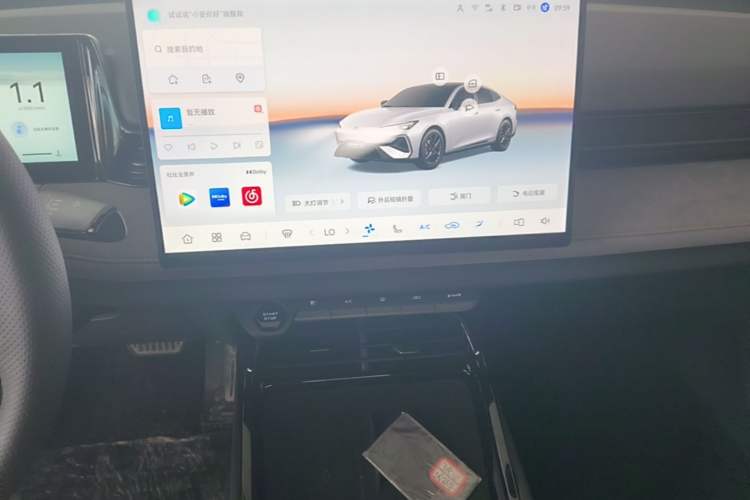 Used CHANGAN UNI-V 2025 Model Third-Generation 2.0T Dynamic Edition Audio And AC Panel