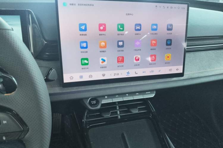 Used CHANGAN UNI-V 2025 Model Third-Generation 2.0T Dynamic Edition Audio And AC Panel