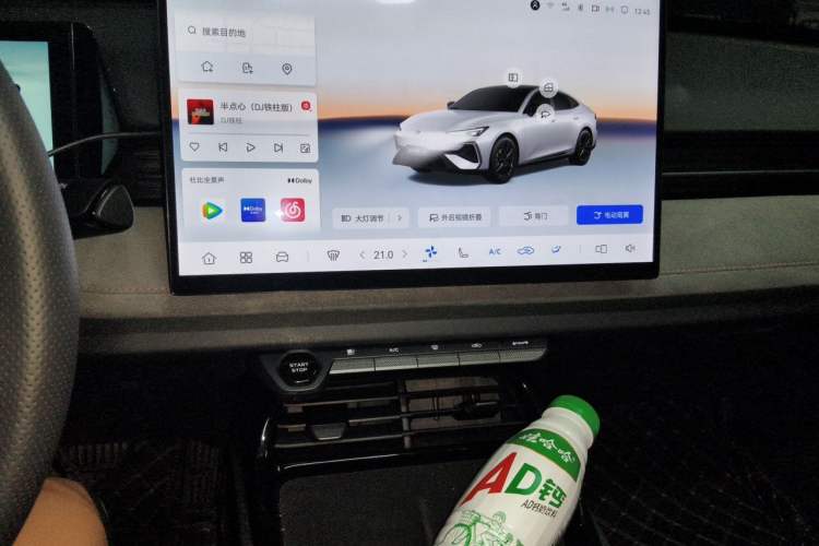 Used CHANGAN UNI-V 2025 Model Third-Generation 2.0T Dynamic Edition Audio And AC Panel