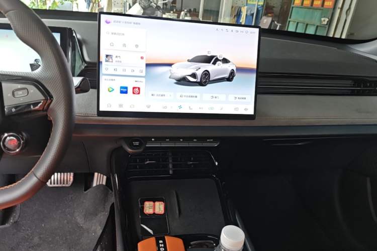 Used CHANGAN UNI-V 2025 Model Third-Generation 2.0T Dynamic Edition Audio And AC Panel