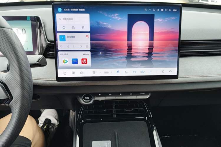 Used CHANGAN UNI-V 2025 Model Third-Generation 2.0T Dynamic Edition Audio And AC Panel