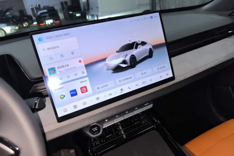 Used CHANGAN UNI-V 2025 Model Third-Generation 2.0T Dynamic Edition Audio And AC Panel