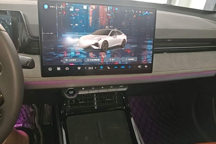 Used CHANGAN UNI-V 2025 Model Third-Generation 1.5T 500Bar Prestige Sports Edition Audio And AC Panel