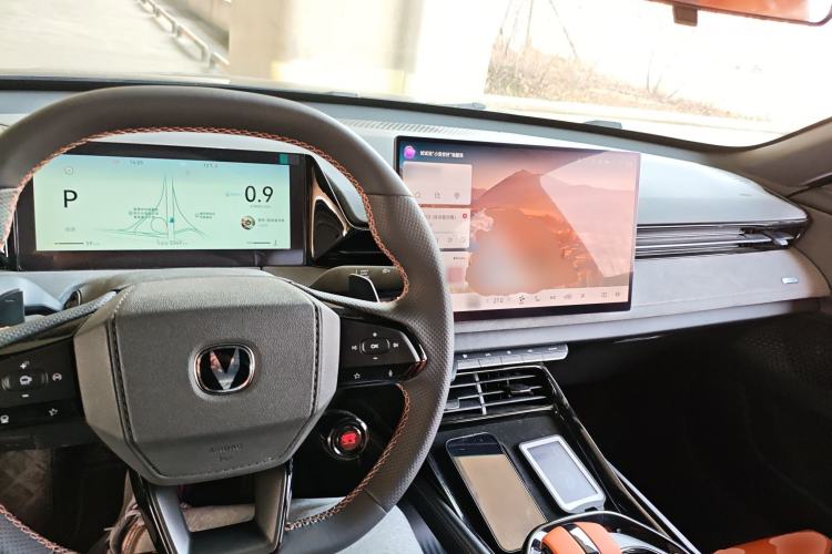 Used CHANGAN UNI-V 2025 Model Third-Generation 2.0T Dynamic Edition Center Console