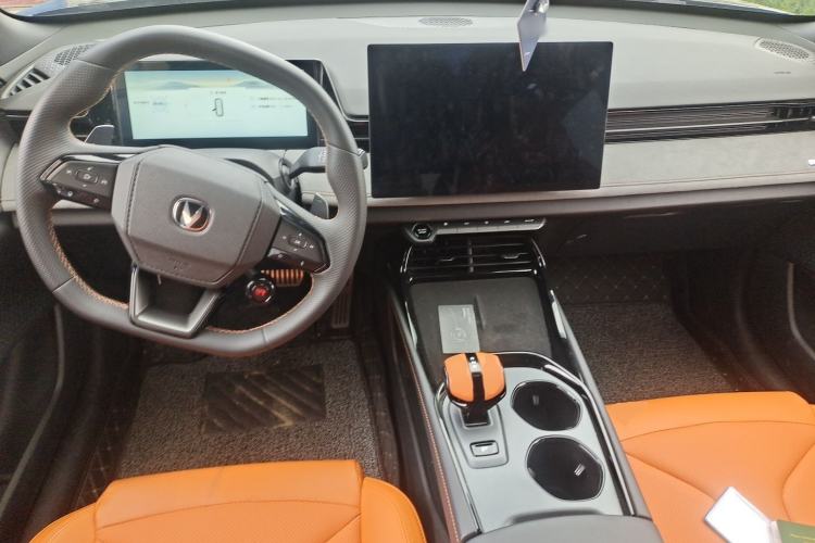 Used CHANGAN UNI-V 2025 Model Third-Generation 2.0T Dynamic Edition Center Console