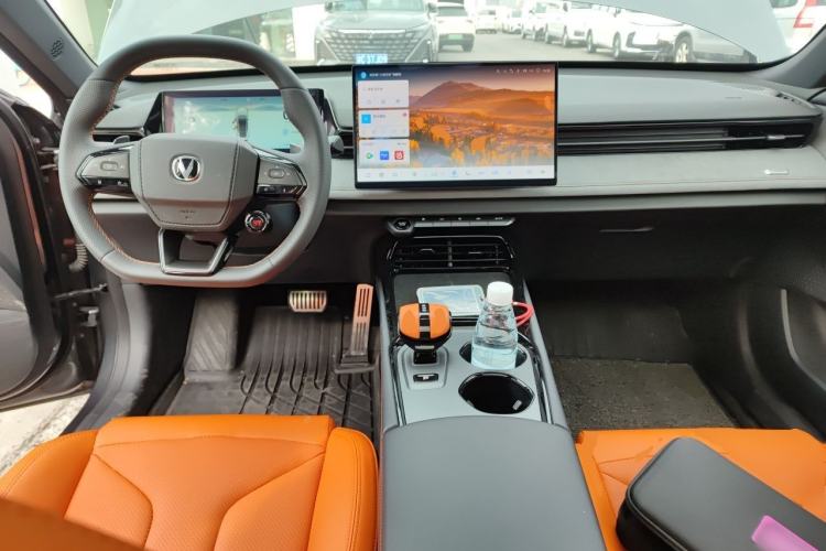 Used CHANGAN UNI-V 2025 Model Third-Generation 2.0T Dynamic Edition Center Console