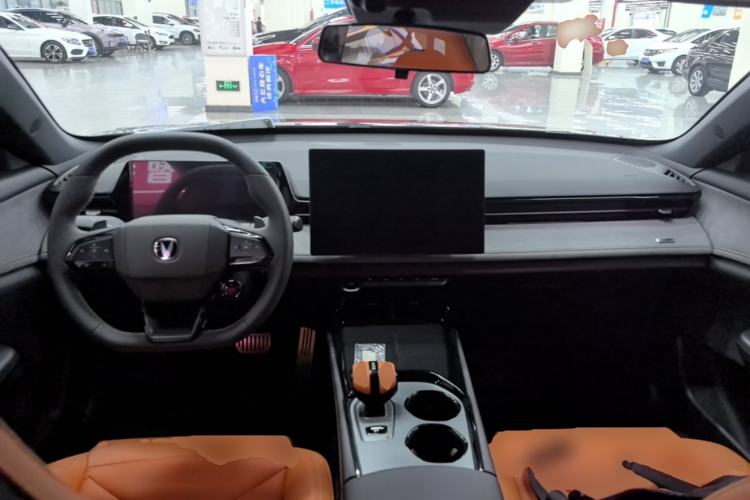 Used CHANGAN UNI-V 2025 Model Third-Generation 2.0T Dynamic Edition Center Console