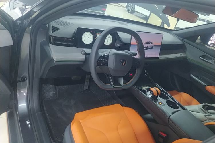 Used CHANGAN UNI-V 2025 Model Third-Generation 2.0T Dynamic Edition Center Console