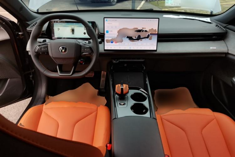 Used CHANGAN UNI-V 2025 Model Third-Generation 2.0T Dynamic Edition Center Console