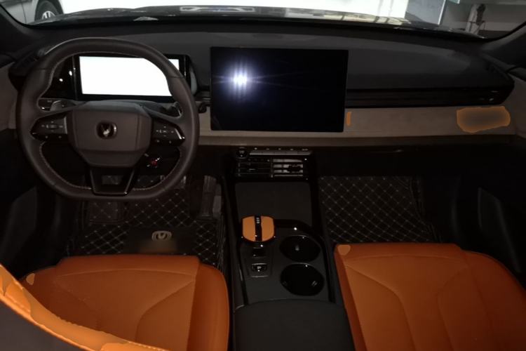 Used CHANGAN UNI-V 2025 Model Third-Generation 2.0T Dynamic Edition Center Console