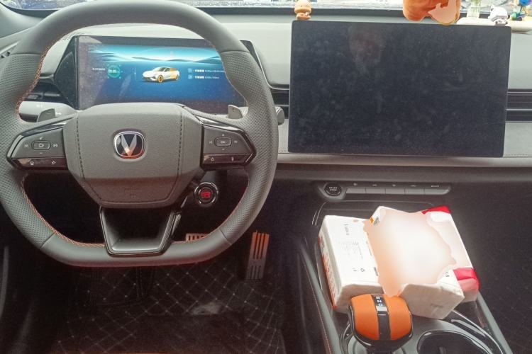 Used CHANGAN UNI-V 2025 Model Third-Generation 2.0T Dynamic Edition Center Console