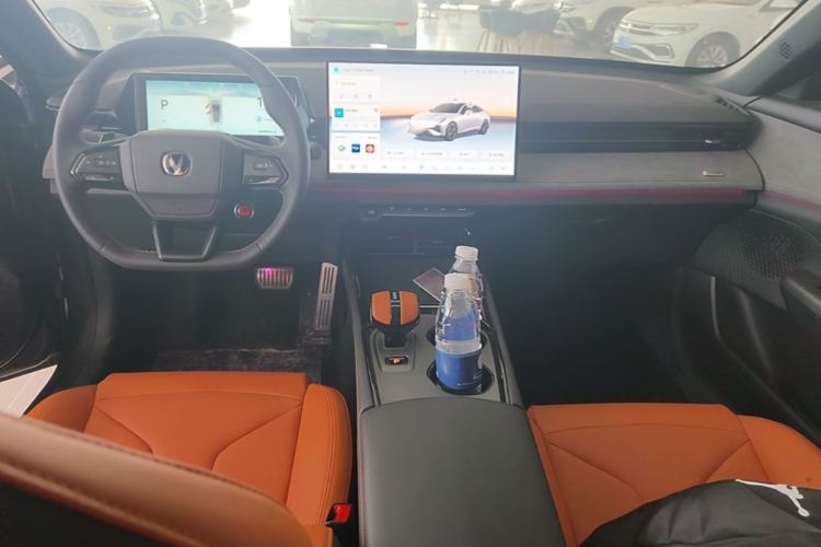 Used CHANGAN UNI-V 2025 Model Third-Generation 2.0T Dynamic Edition Center Console