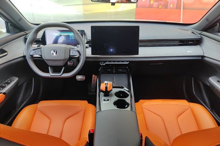 Used CHANGAN UNI-V 2025 Model Third-Generation 2.0T Dynamic Edition Center Console