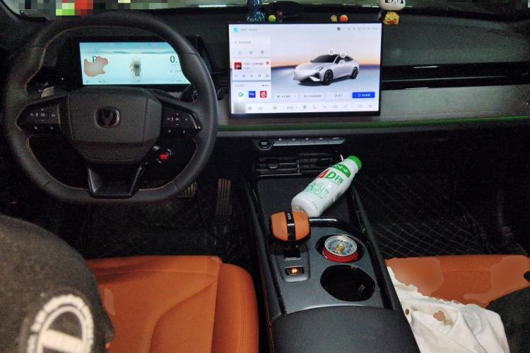 Used CHANGAN UNI-V 2025 Model Third-Generation 2.0T Dynamic Edition Center Console