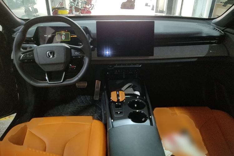 Used CHANGAN UNI-V 2025 Model Third-Generation 1.5T 500Bar Prestige Sports Edition Center Console