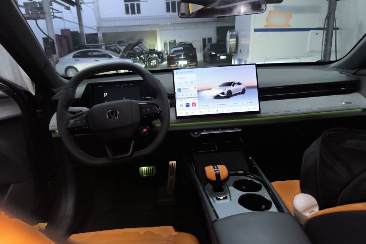 Used CHANGAN UNI-V 2025 Model Third-Generation 2.0T Dynamic Edition Center Console