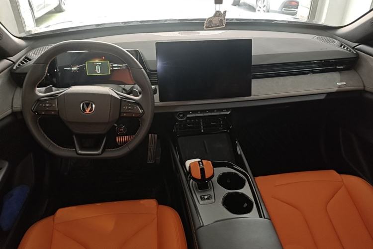 Used CHANGAN UNI-V 2025 Model Third-Generation 1.5T 500Bar Prestige Sports Edition Center Console
