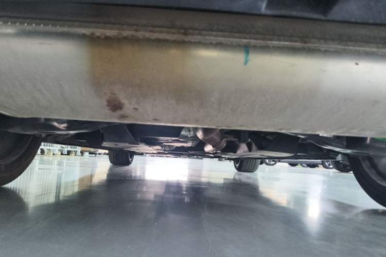 Used CHANGAN UNI-V 2025 Model Third-Generation 2.0T Dynamic Edition Chassis Rear