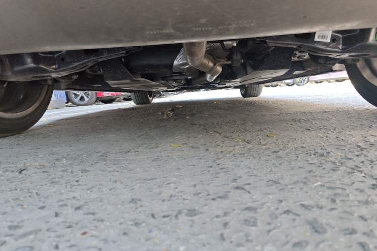 Used CHANGAN UNI-V 2025 Model Third-Generation 2.0T Dynamic Edition Chassis Rear