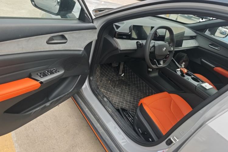 Used CHANGAN UNI-V 2025 Model Third-Generation 2.0T Dynamic Edition Driver Seat