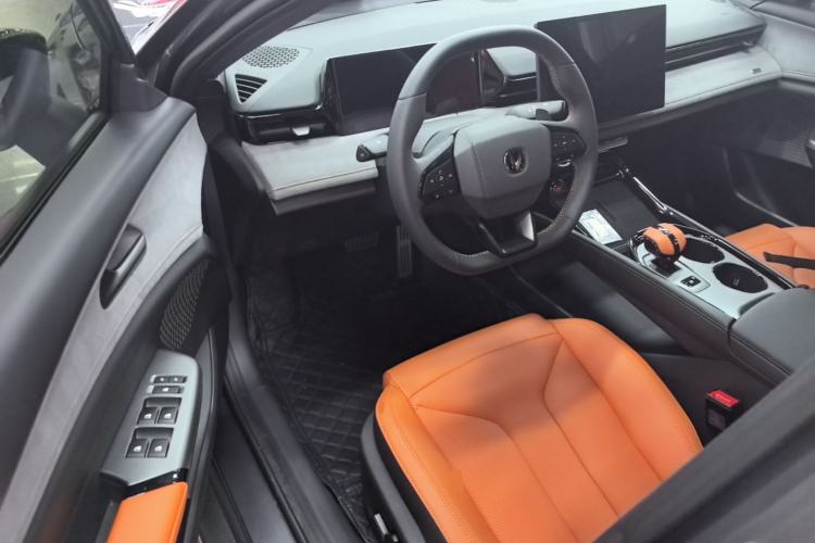Used CHANGAN UNI-V 2025 Model Third-Generation 2.0T Dynamic Edition Driver Seat