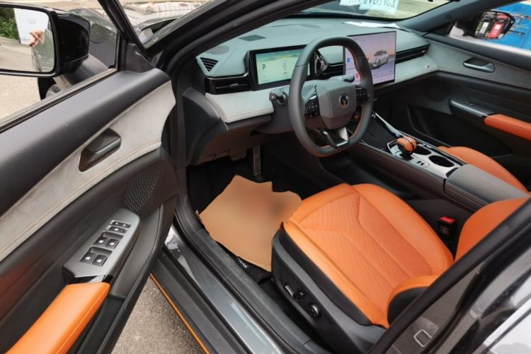 Used CHANGAN UNI-V 2025 Model Third-Generation 2.0T Dynamic Edition Driver Seat