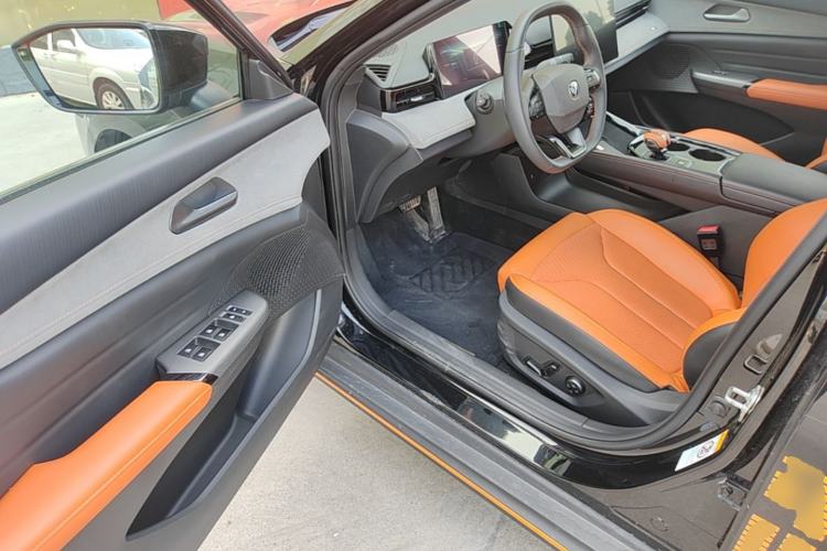 Used CHANGAN UNI-V 2025 Model Third-Generation 2.0T Dynamic Edition Driver Seat