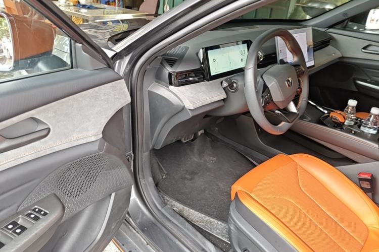 Used CHANGAN UNI-V 2025 Model Third-Generation 2.0T Dynamic Edition Driver Seat