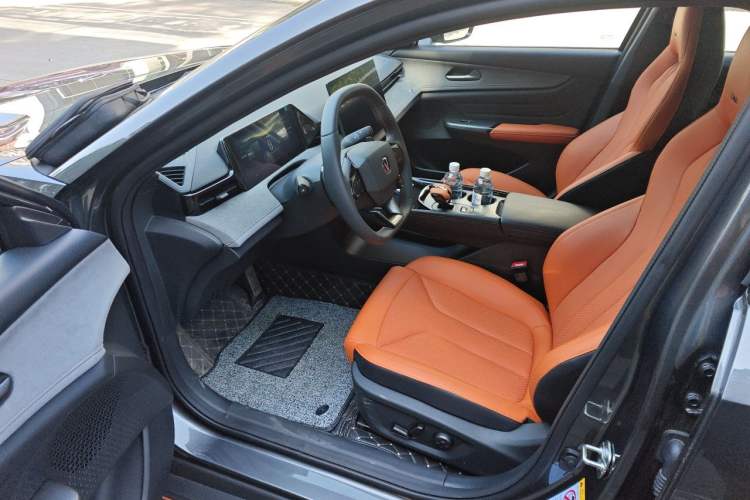 Used CHANGAN UNI-V 2025 Model Third-Generation 2.0T Dynamic Edition Driver Seat