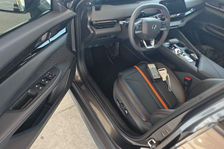 Used CHANGAN UNI-V 2025 1.5T 500Bar Prestige Version Driver Seat